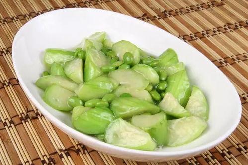 瓜瓜吃瓜外婆,外婆笑谈家常