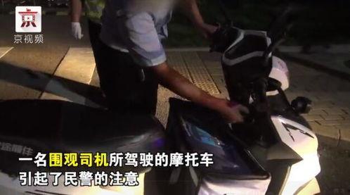 吃瓜群众围观亲吻