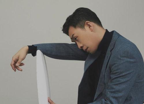 腿瘸不忘吃瓜,逆境中的乐观生活态度 第1张 腿瘸不忘吃瓜,逆境中的乐观生活态度 第1张