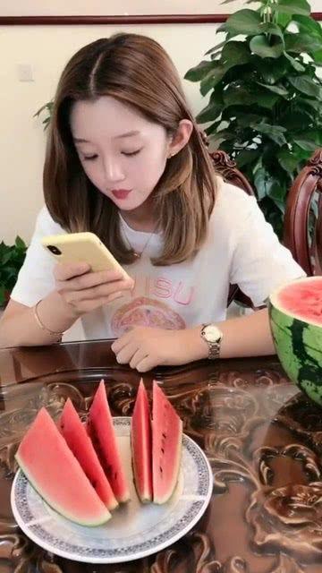 王旭吃瓜  第1张