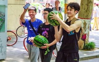 各大高校的吃瓜,揭秘校园里的那些“吃瓜”事件  第2张