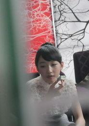 周冬雨吃瓜视频,揭秘娱乐圈幕后真相  第2张